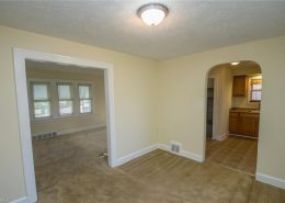 בתים בארצות הברית - בית למכירה בארצות הברית (קליבלנד אוהיו) - סלון בית ריק