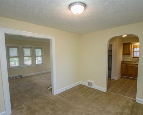 בתים בארצות הברית - בית למכירה בארצות הברית (קליבלנד אוהיו) - סלון בית ריק