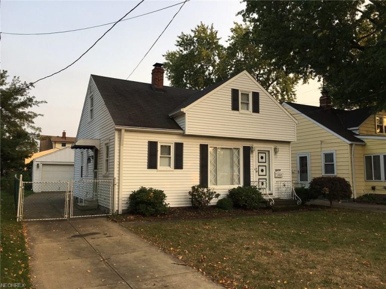 בתים בארצות הברית - בית למכירה בארצות הברית (קליבלנד אוהיו) - חזית הבית